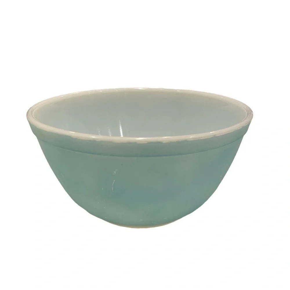 Pyrex Robin’s Egg Turquoise Blue Mixing Bowl 402 1.5 Quart Mid Century Modern